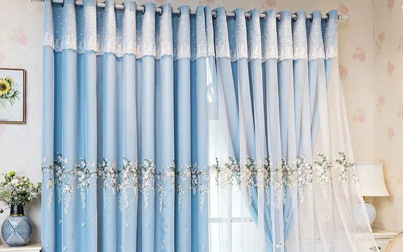 Beautiful floral curtains for a little girl's room