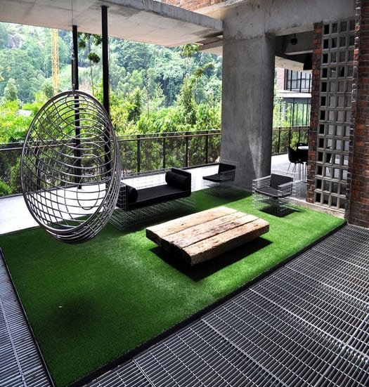 High-quality synthetic grass carpet for residential landscapes