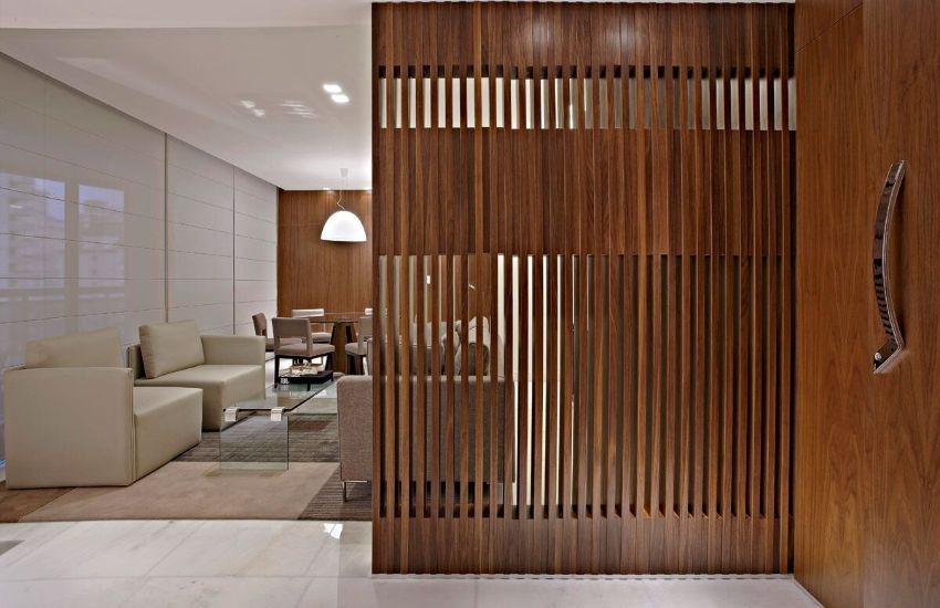 A Wooden Partition Design for Displays